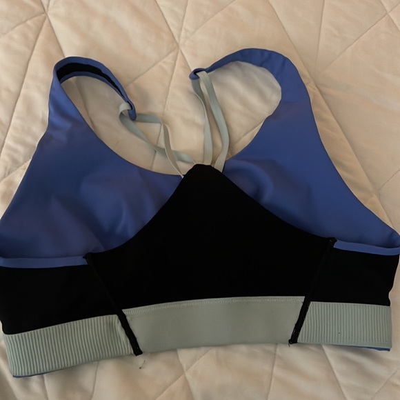 On Active Bra Performance Sports Bra size small - Picture 14 of 16